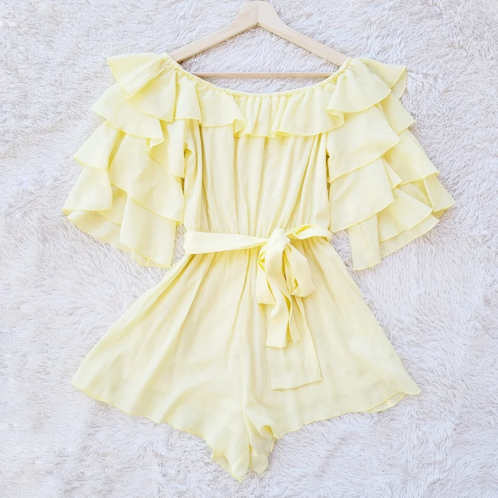 Nasty Gal Move In For The‎ Frill Off the Shoulder Romper - Picture 4 of 8